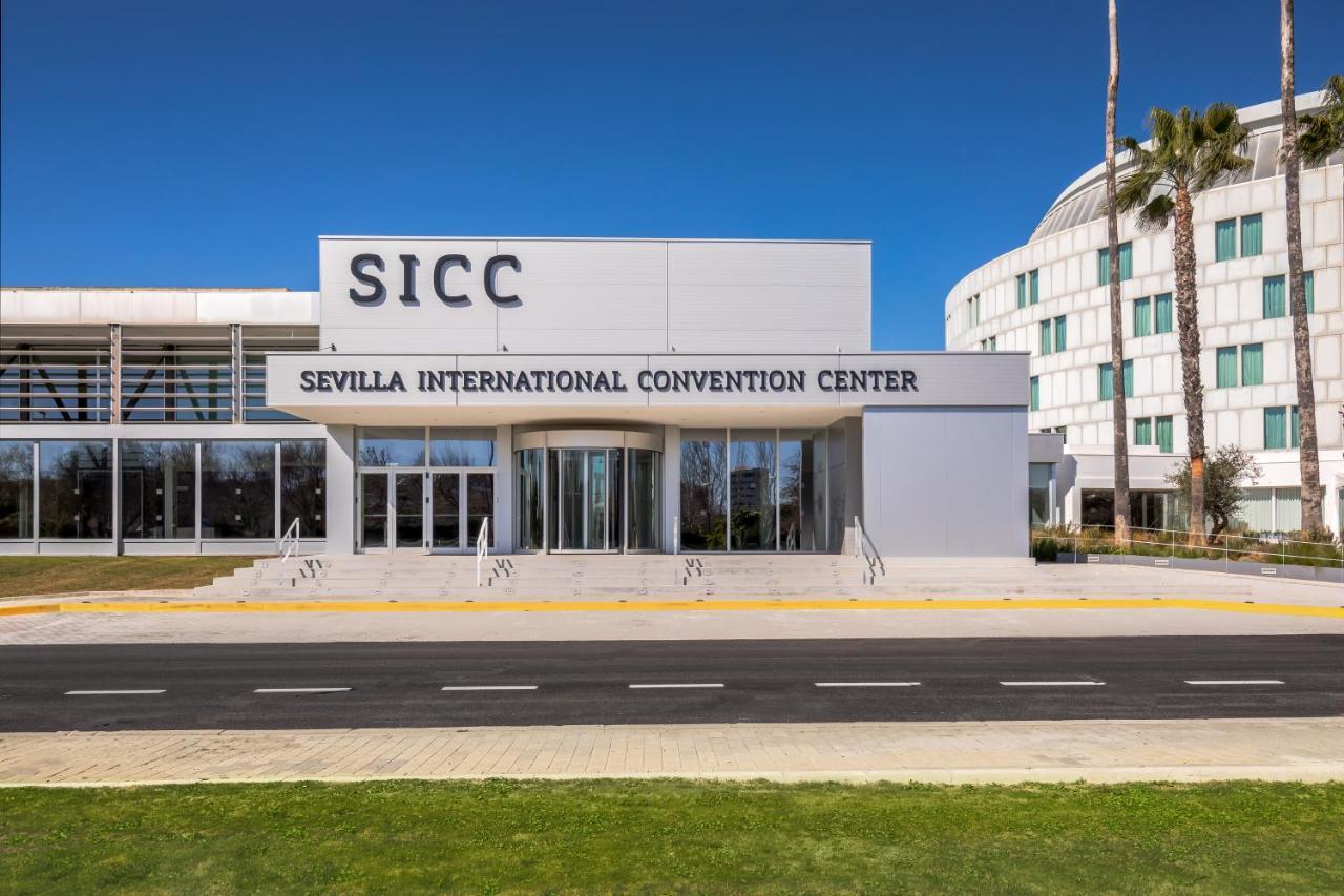 Barcelo Sevilla Renacimiento Esterno foto The photo shows the exterior of the Sevilla International Convention Center (SICC). The building features a modern architectural design, with large glass doors that provide an inviting entrance. Above the entrance, the name "SEVILLA INTERNATIONAL CON
