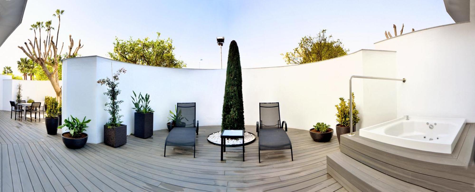 Barcelo Sevilla Renacimiento Esterno foto A rooftop garden