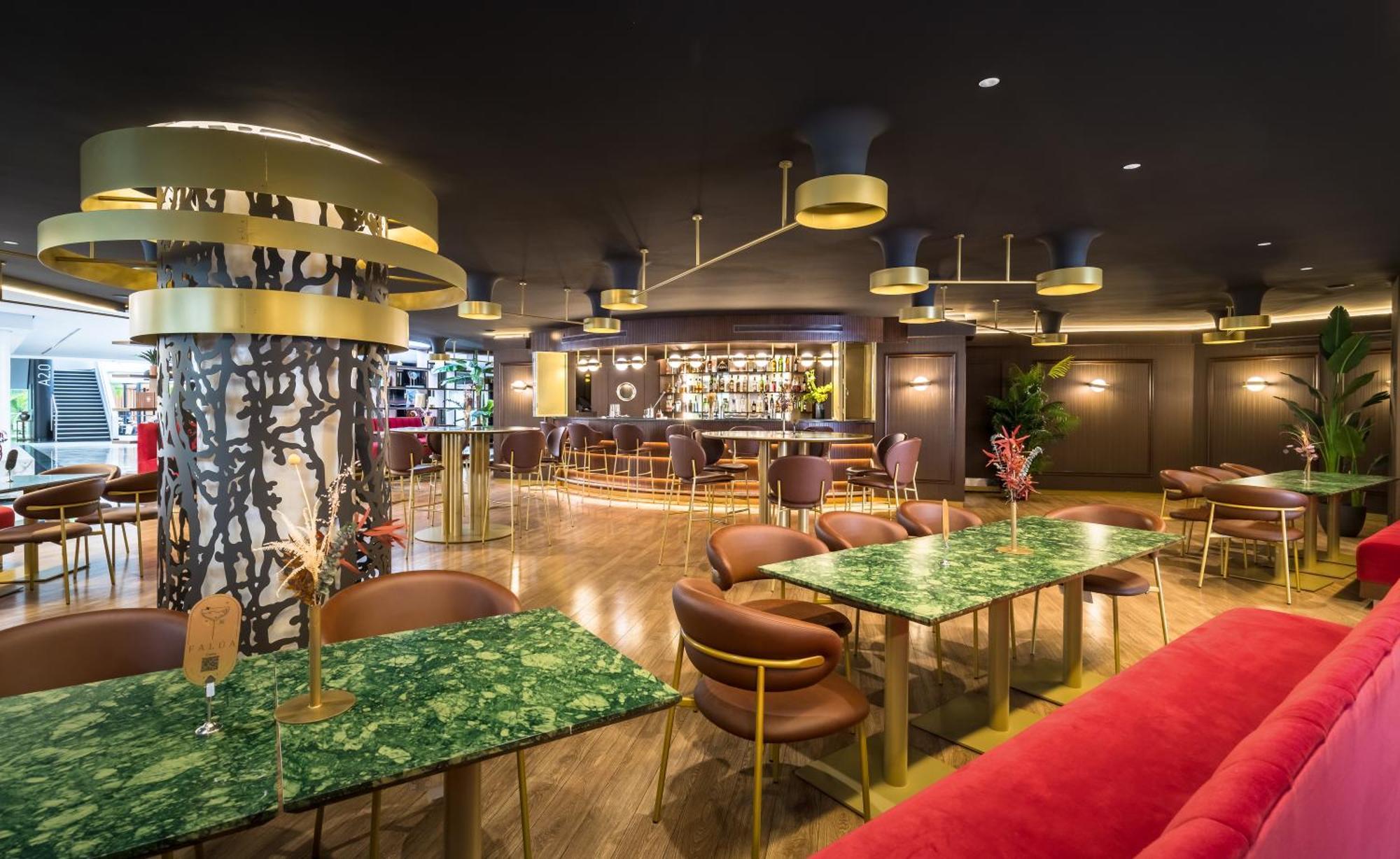 Barcelo Sevilla Renacimiento Esterno foto The interior of the lounge