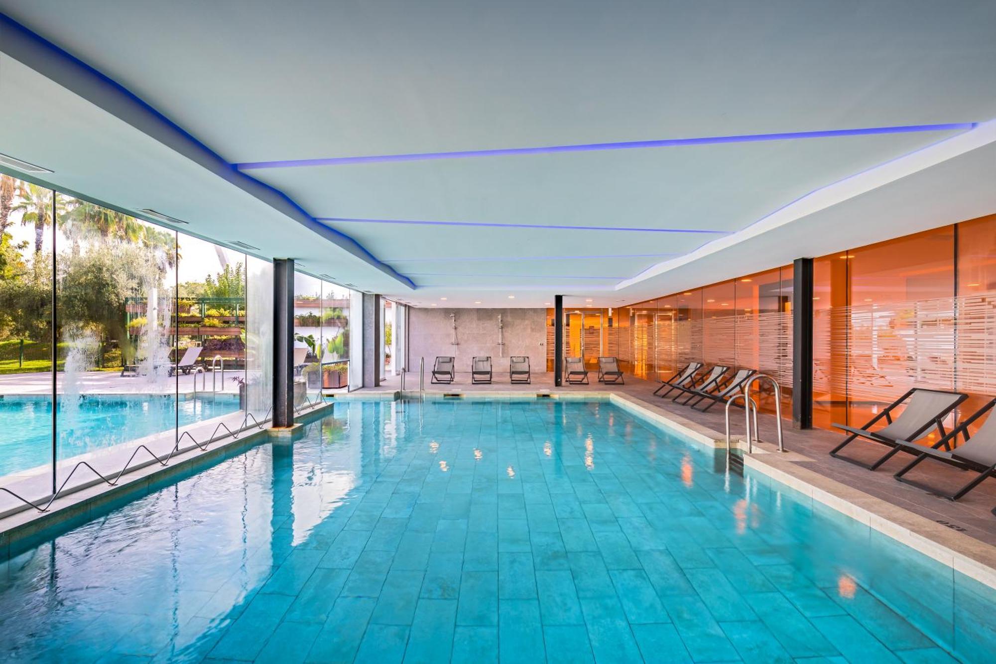 Barcelo Sevilla Renacimiento Esterno foto Indoor pool