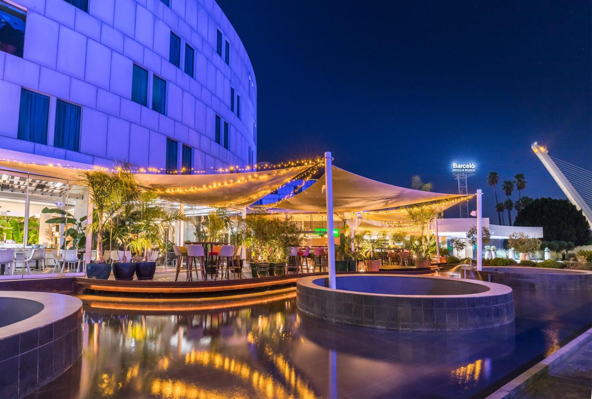 Barcelo Sevilla Renacimiento Esterno foto The Village Outlet